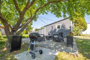 Mannis house with garden & playground