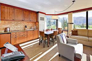 Resort at Squaw Creeks 556, 558, & 560