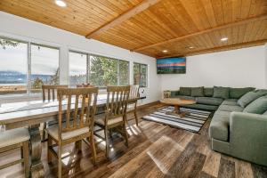 Family Fun Cabin - Mountain home with Game Room, Hot Tub and Lake Views!