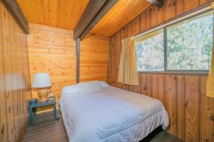 Fanciful Winters Lake - Mix of old-world charm and modern-day gambrel style cabin!