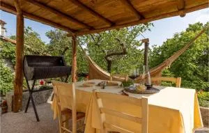 Awesome Home In Macchino With Kitchen - Macchino