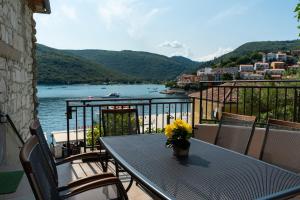 Apartment IVO near the sea 
