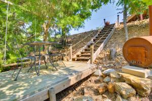 Cozy Lake Sardis Cabin with Stunning View!