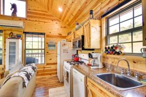 Cozy Lake Sardis Cabin with Stunning View!