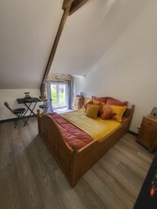 Maisons d'hotes chambres d'hotes Le Galouray : Chambre Double - Vue sur Jardin