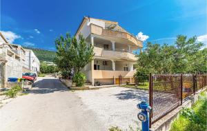 2 Bedroom Nice Apartment In Kastel Stari