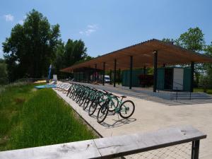 Campings Tente Lodge pour 5 personnes en bordure de la riviere Allier : photos des chambres