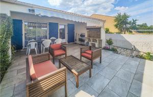 Maisons de vacances Awesome Home In Portiragnes With Outdoor Swimming Pool, Wifi And 2 Bedrooms : photos des chambres