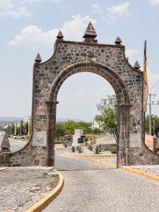 Hermoso depto con alberca en el condo La Luminaria Casonas y Villas
