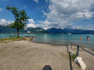 Appartements A 200 metres du lac d'Annecy, spacieux appartement 3 chambres avec terrasse et jardin : photos des chambres