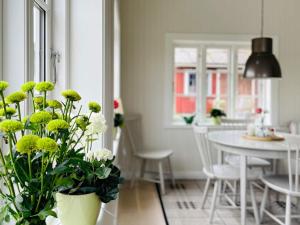 4 person holiday home in ALLINGSÅS, SVERIGE