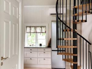 4 person holiday home in ALLINGSÅS, SVERIGE