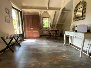 Hotels Les Moulins Du Duc ECOLODGE : photos des chambres