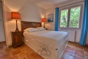 SERENITY Villa for 8 By Sunset