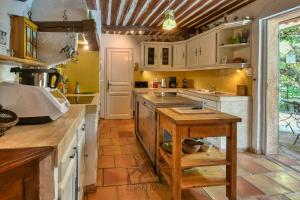 Villas SERENITY Villa pour 8 By Sunset Riviera Holidays : photos des chambres