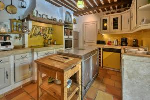 SERENITY Villa for 8 By Sunset