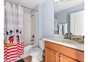 Lakefront 5BR Resort Pool Home Near Disney World