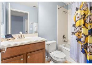 Lakefront 5BR Resort Pool Home Near Disney World