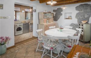 Gorgeous Home In Roc With Wifi