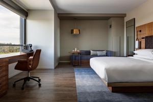 Club Level Guest Room with King Bed and Partial Water View room in Houston CityPlace Marriott at Springwoods Village