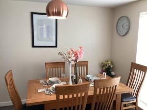 Modern 2 Bed, 2 Bath Apartment Near Etihad Stadium and Coop Live