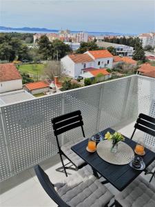Apartment Lovre - sea view and private parking