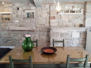 Minimalistic Oasis by the Sea in Stanici