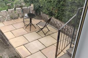 KINGHORN - Private Room, own entrance, ensuite, sunroom & Views