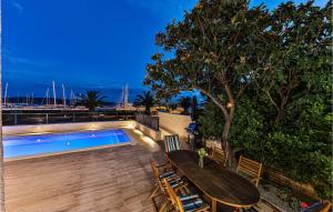 3 Bedroom Nice Home In Kastel Gomilica