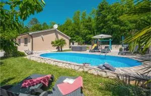 Nice Home In Snasici With Jacuzzi - Mali Turini