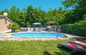 Nice Home In Snasici With Jacuzzi