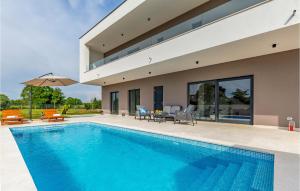 Stunning Home In Fazana With Wifi