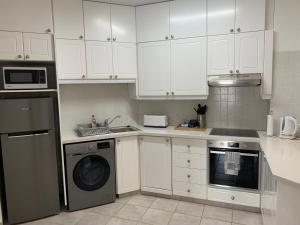 Kings Palace - stylish, modern 2 bed with sea views