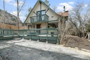5 Kern's Kabin - Charming two-story cabin within walking distance to Bear Mountain! - Forest Falls