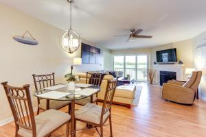 Lake Views and Screened Porch Ozarks Getaway!