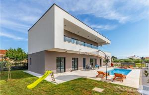 Stunning Home In Fazana With Wifi