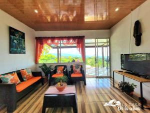 Vista al Volcán Tenorio y Montaña