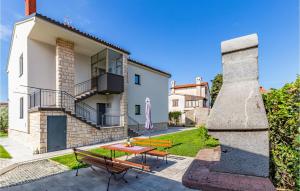 3 Bedroom Cozy Apartment In Medulin