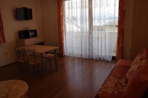 Apartments with parking space Igrane, Makarska - 13535