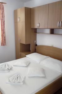 Apartments with parking space Igrane, Makarska - 13535