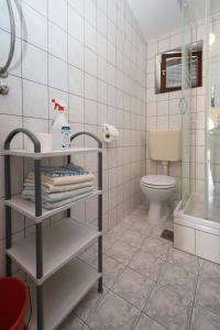 Apartments with parking space Vir - 20147