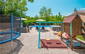 Stunning Home In Snasici