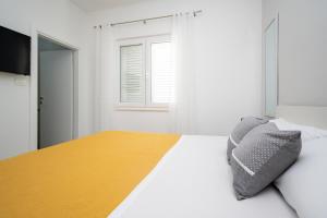 Apartments by the sea Nevidjane, Pasman - 323