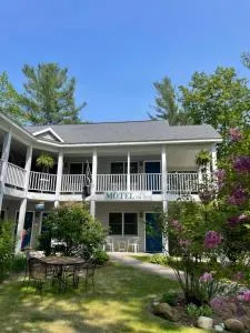 M22 Inn Glen Arbor - إمباير