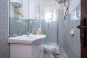 Apartments with parking space Povljana, Pag - 21318