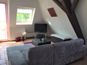 Beautiful Top Floor Apartment with Lake View