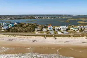 Beautiful beach and bayfront house - Chadwick Acres
