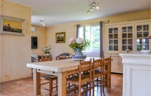 Maisons de vacances Awesome Home In Saint-georges With Outdoor Swimming Pool, Wifi And 3 Bedrooms : photos des chambres