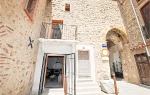 Gorgeous Home In Fourques With Wifi - 圣洛朗－德塞尔当