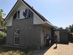 Villa aan water Sneekermeer Terherne met fietsen.